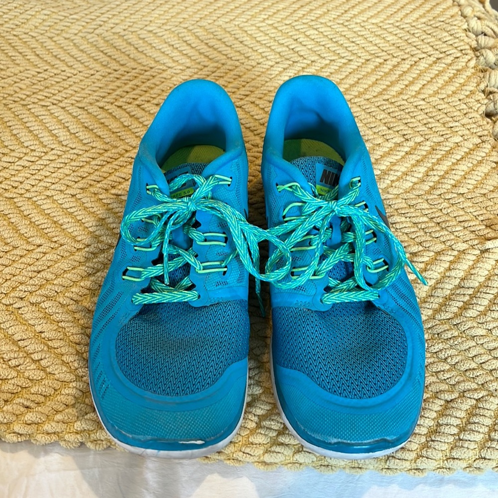 Women’s turquoise Nike free runs.